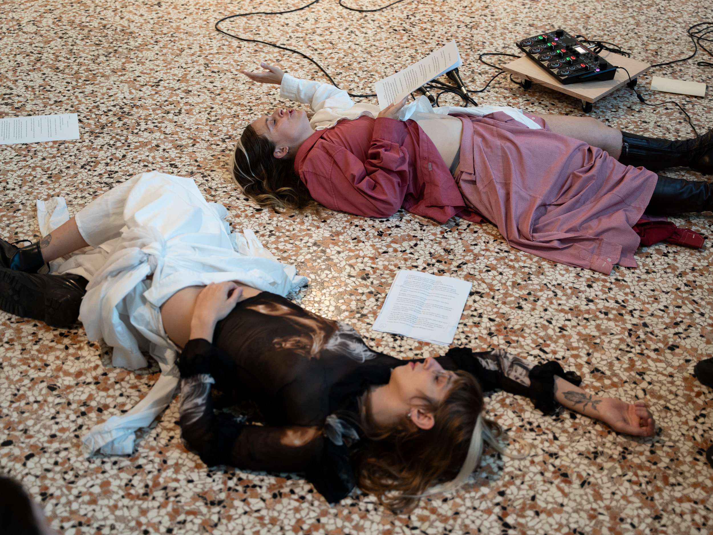 Veza Fernandez con Sandra Cane, Chantal, Il Fantasma di Pepper, Day 1, a cura di Edoardo Lazzari, Scuola Piccola Zattere, 2025. Ph. Giacomo Bianco